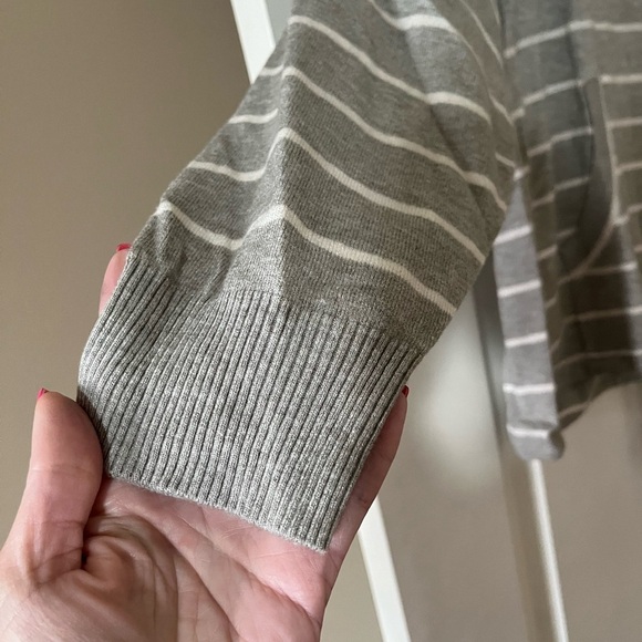 Max Studio Gray and Off White Striped Sweater Women’s Size 1X - Picture 11 of 16